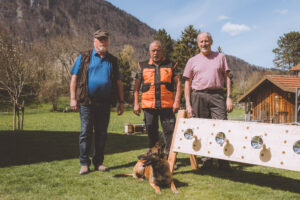 FRÜHERKENNUNG VON BRUTKRANKHEITEN MITTELS ANZEIGEHUNDEN