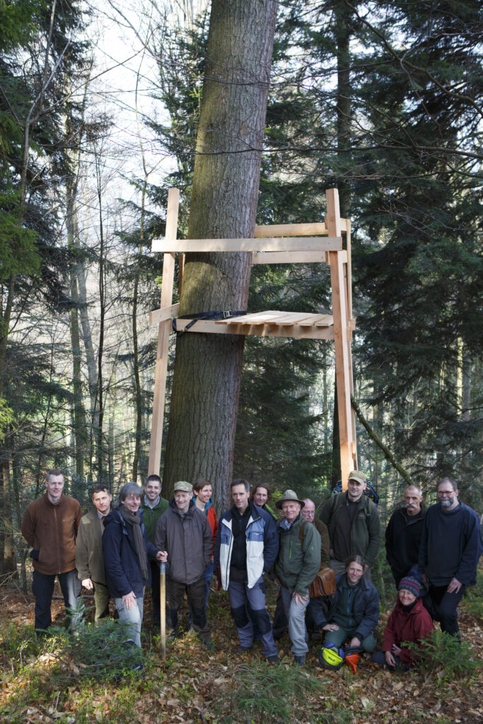 Gruppenbild vom ersten internationalen Zeidlerkurs in Kriens LU, 2014. Bild: Daniel Boschung, FREETHEBEES