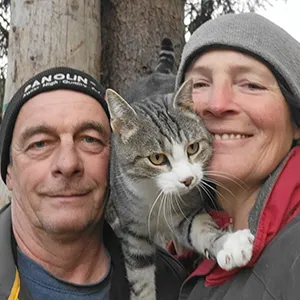 Daniela und Bruno Bachofner mit Katze
